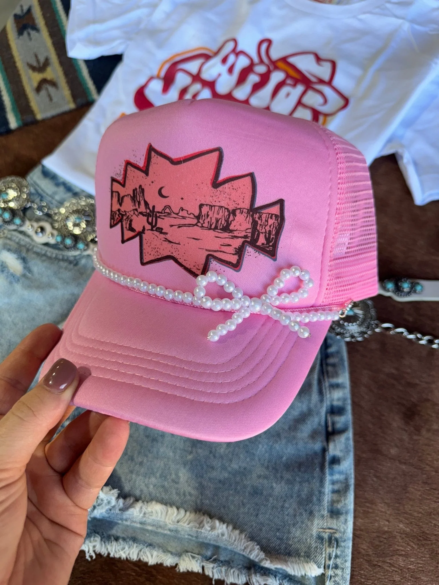 White Pearl Bow Trucker Hat Chain - Image 2