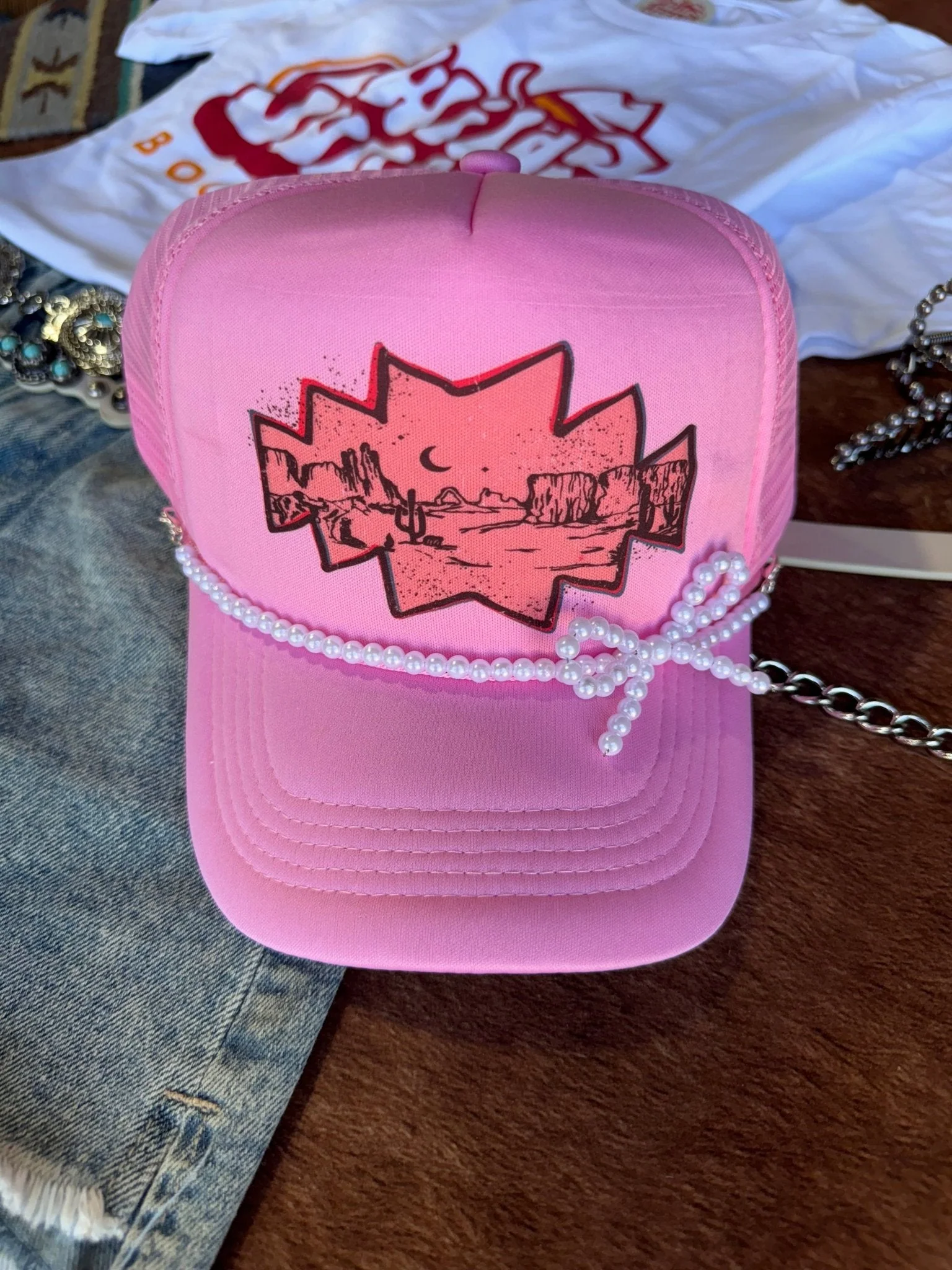 White Pearl Bow Trucker Hat Chain - Image 3